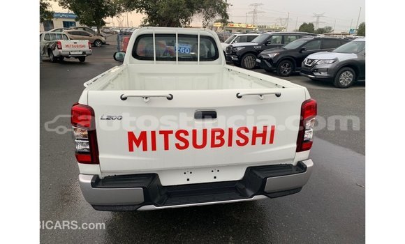 Buy Import Mitsubishi L200 White Car in Import - Dubai in Anse-la-Raye Buy Import Mitsubishi L200 White Car in Import - Dubai in Anse-la-Raye