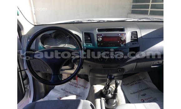 Buy Import Toyota Hilux White Car in Import - Dubai in Anse-la-Raye Buy Import Toyota Hilux White Car in Import - Dubai in Anse-la-Raye