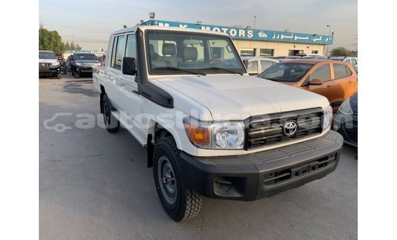 Acheter Import Voiture Toyota Land Cruiser Blanc à Import - Dubai, Anse-la-Raye Acheter Import Voiture Toyota Land Cruiser Blanc à Import - Dubai, Anse-la-Raye