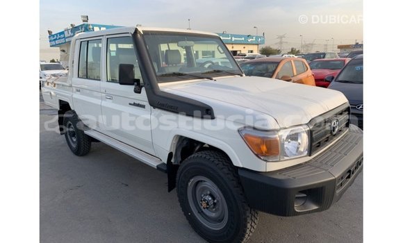 Acheter Import Voiture Toyota Land Cruiser Blanc à Import - Dubai, Anse-la-Raye Acheter Import Voiture Toyota Land Cruiser Blanc à Import - Dubai, Anse-la-Raye