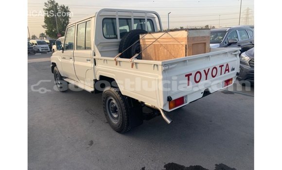 Acheter Import Voiture Toyota Land Cruiser Blanc à Import - Dubai, Anse-la-Raye Acheter Import Voiture Toyota Land Cruiser Blanc à Import - Dubai, Anse-la-Raye