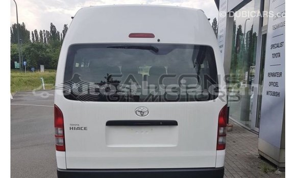 Acheter Import Voiture Toyota Hiace Blanc à Import - Dubai, Anse-la-Raye Acheter Import Voiture Toyota Hiace Blanc à Import - Dubai, Anse-la-Raye