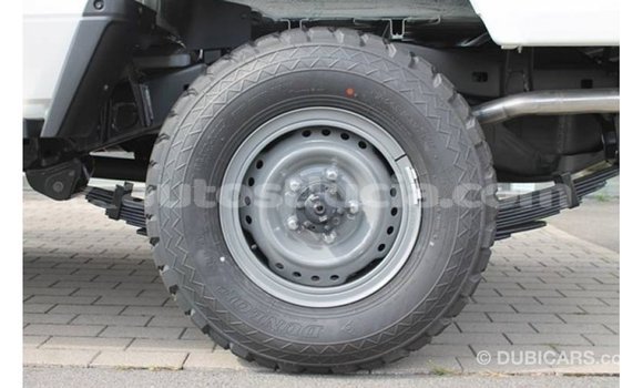 Buy Import Toyota Land Cruiser White Car in Import - Dubai in Anse-la-Raye Buy Import Toyota Land Cruiser White Car in Import - Dubai in Anse-la-Raye