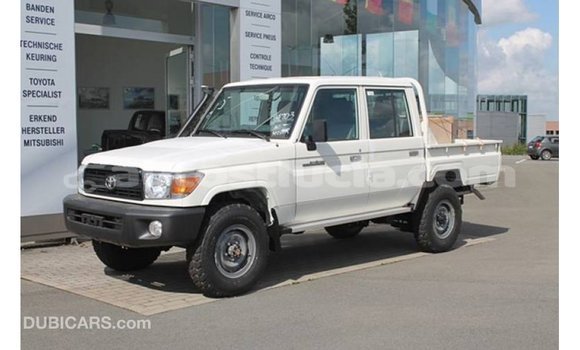 Acheter Import Voiture Toyota Land Cruiser Blanc à Import - Dubai, Anse-la-Raye Acheter Import Voiture Toyota Land Cruiser Blanc à Import - Dubai, Anse-la-Raye