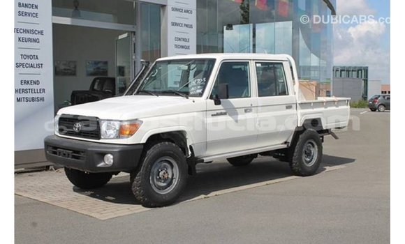 Acheter Import Voiture Toyota Land Cruiser Blanc à Import - Dubai, Anse-la-Raye Acheter Import Voiture Toyota Land Cruiser Blanc à Import - Dubai, Anse-la-Raye