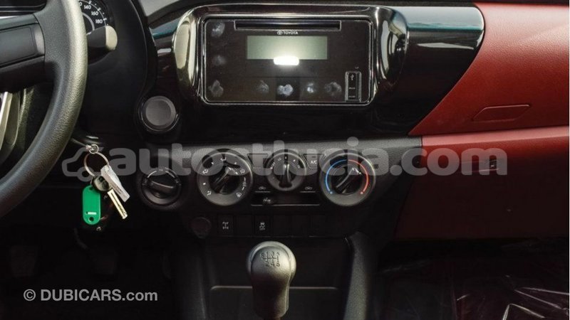 Big with watermark toyota hilux anse la raye import dubai 1986