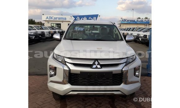 Acheter Import Voiture Mitsubishi L200 Blanc à Import - Dubai, Anse-la-Raye Acheter Import Voiture Mitsubishi L200 Blanc à Import - Dubai, Anse-la-Raye