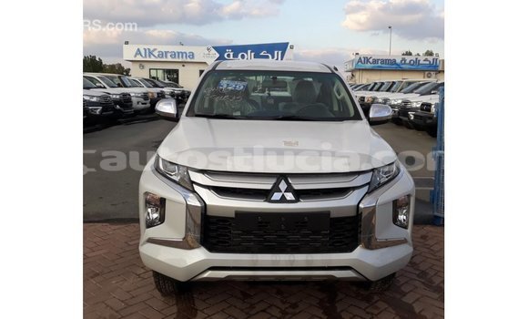 Acheter Import Voiture Mitsubishi L200 Blanc à Import - Dubai, Anse-la-Raye Acheter Import Voiture Mitsubishi L200 Blanc à Import - Dubai, Anse-la-Raye
