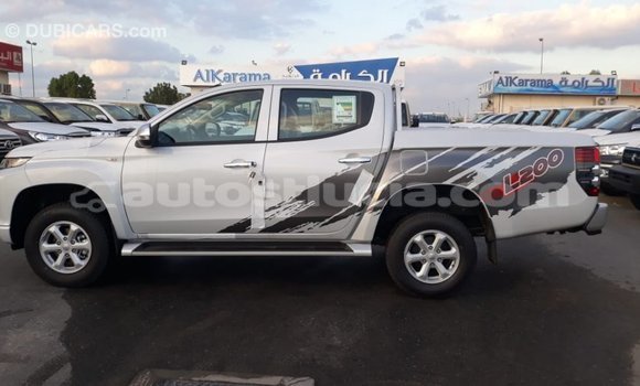 Acheter Import Voiture Mitsubishi L200 Blanc à Import - Dubai, Anse-la-Raye Acheter Import Voiture Mitsubishi L200 Blanc à Import - Dubai, Anse-la-Raye