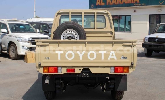 Acheter Import Voiture Toyota Land Cruiser Beige à Import - Dubai, Anse-la-Raye Acheter Import Voiture Toyota Land Cruiser Beige à Import - Dubai, Anse-la-Raye