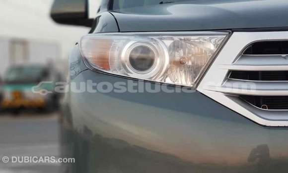 Buy Import Toyota Highlander Green Car in Import - Dubai in Anse-la-Raye Buy Import Toyota Highlander Green Car in Import - Dubai in Anse-la-Raye
