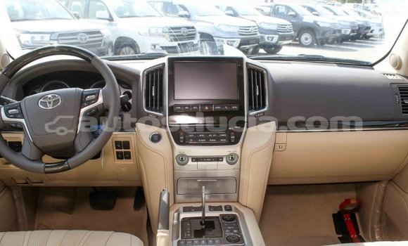 Buy Import Toyota Land Cruiser White Car in Import - Dubai in Anse-la-Raye Buy Import Toyota Land Cruiser White Car in Import - Dubai in Anse-la-Raye