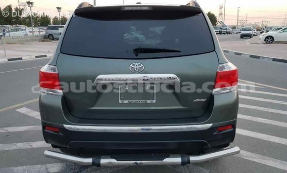 Buy Import Toyota Highlander Green Car in Import - Dubai in Anse-la-Raye Buy Import Toyota Highlander Green Car in Import - Dubai in Anse-la-Raye