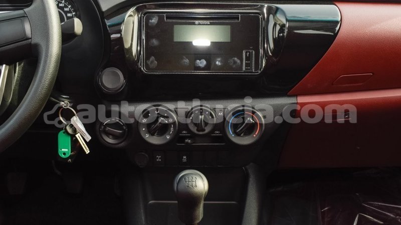 Big with watermark toyota hilux anse la raye import dubai 2053