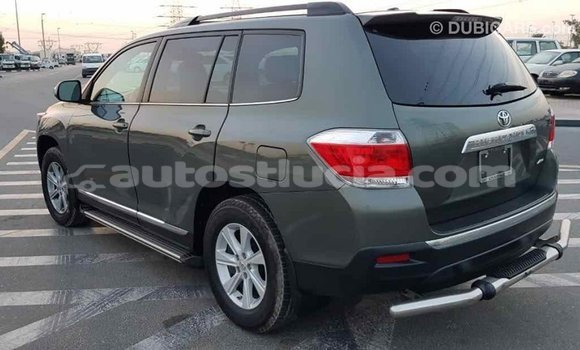Buy Import Toyota Highlander Green Car in Import - Dubai in Anse-la-Raye Buy Import Toyota Highlander Green Car in Import - Dubai in Anse-la-Raye