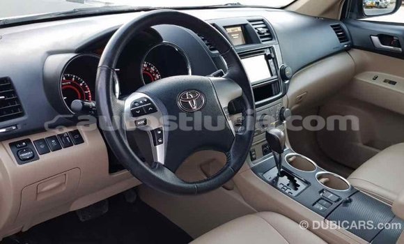 Buy Import Toyota Highlander Green Car in Import - Dubai in Anse-la-Raye Buy Import Toyota Highlander Green Car in Import - Dubai in Anse-la-Raye