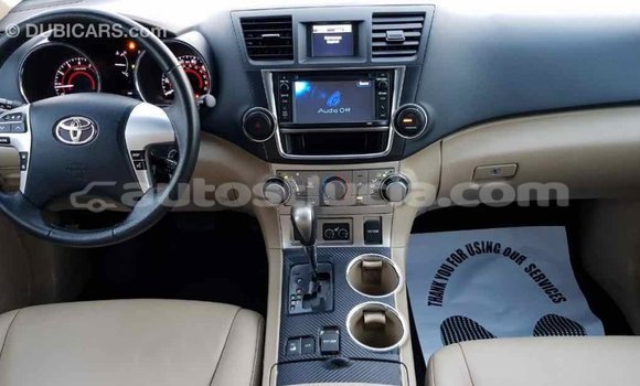 Buy Import Toyota Highlander Green Car in Import - Dubai in Anse-la-Raye Buy Import Toyota Highlander Green Car in Import - Dubai in Anse-la-Raye