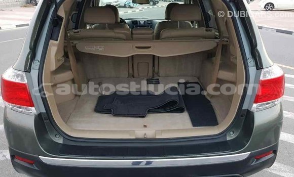 Buy Import Toyota Highlander Green Car in Import - Dubai in Anse-la-Raye Buy Import Toyota Highlander Green Car in Import - Dubai in Anse-la-Raye