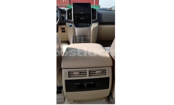 Buy Import Toyota Land Cruiser White Car in Import - Dubai in Anse-la-Raye Buy Import Toyota Land Cruiser White Car in Import - Dubai in Anse-la-Raye