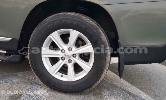 Buy Import Toyota Highlander Green Car in Import - Dubai in Anse-la-Raye Buy Import Toyota Highlander Green Car in Import - Dubai in Anse-la-Raye