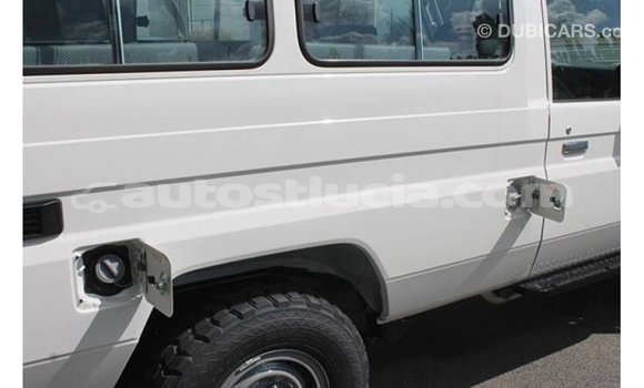 Acheter Import Voiture Toyota Land Cruiser Blanc à Import - Dubai, Anse-la-Raye Acheter Import Voiture Toyota Land Cruiser Blanc à Import - Dubai, Anse-la-Raye