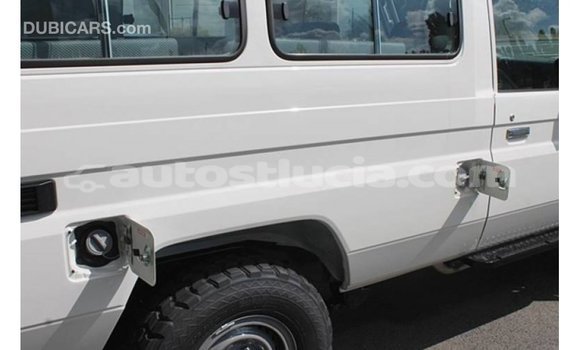 Acheter Import Voiture Toyota Land Cruiser Blanc à Import - Dubai, Anse-la-Raye Acheter Import Voiture Toyota Land Cruiser Blanc à Import - Dubai, Anse-la-Raye