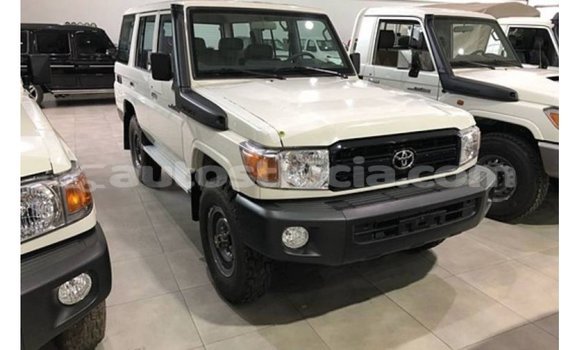 Acheter Import Voiture Toyota Land Cruiser Blanc à Import - Dubai, Anse-la-Raye Acheter Import Voiture Toyota Land Cruiser Blanc à Import - Dubai, Anse-la-Raye