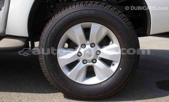 Acheter Import Voiture Toyota Hilux Blanc à Import - Dubai, Anse-la-Raye Acheter Import Voiture Toyota Hilux Blanc à Import - Dubai, Anse-la-Raye