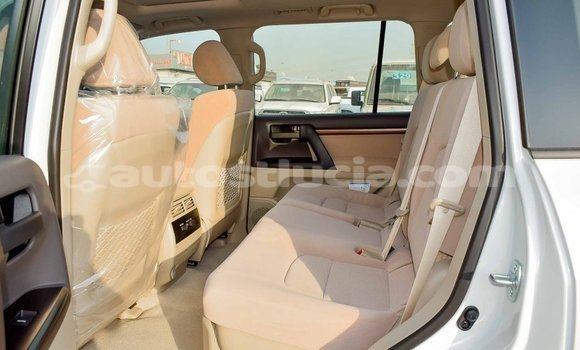 Acheter Import Voiture Toyota Land Cruiser Blanc à Import - Dubai, Anse-la-Raye Acheter Import Voiture Toyota Land Cruiser Blanc à Import - Dubai, Anse-la-Raye