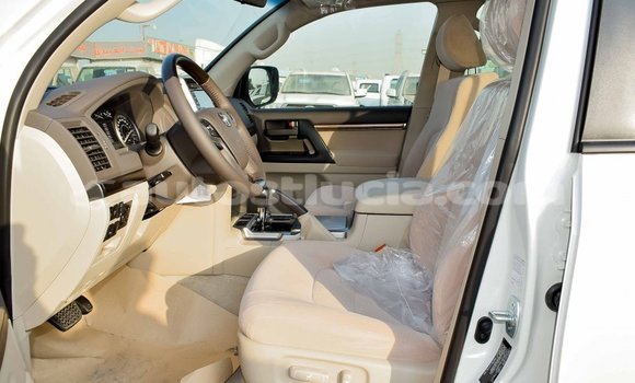 Acheter Import Voiture Toyota Land Cruiser Blanc à Import - Dubai, Anse-la-Raye Acheter Import Voiture Toyota Land Cruiser Blanc à Import - Dubai, Anse-la-Raye