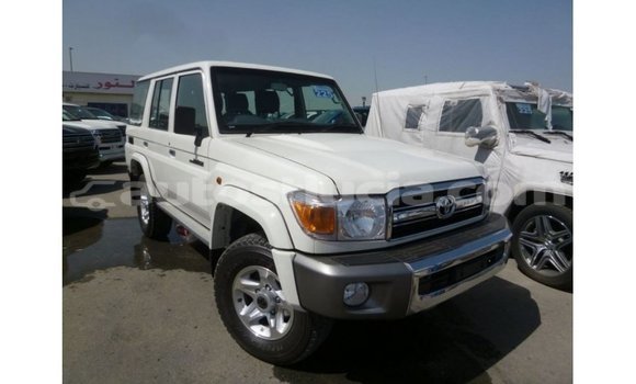 Acheter Import Voiture Toyota Land Cruiser Blanc à Import - Dubai, Anse-la-Raye Acheter Import Voiture Toyota Land Cruiser Blanc à Import - Dubai, Anse-la-Raye