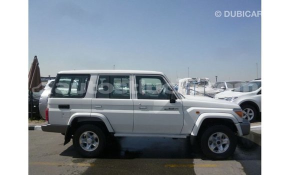 Acheter Import Voiture Toyota Land Cruiser Blanc à Import - Dubai, Anse-la-Raye Acheter Import Voiture Toyota Land Cruiser Blanc à Import - Dubai, Anse-la-Raye