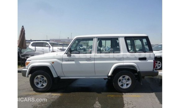 Acheter Import Voiture Toyota Land Cruiser Blanc à Import - Dubai, Anse-la-Raye Acheter Import Voiture Toyota Land Cruiser Blanc à Import - Dubai, Anse-la-Raye