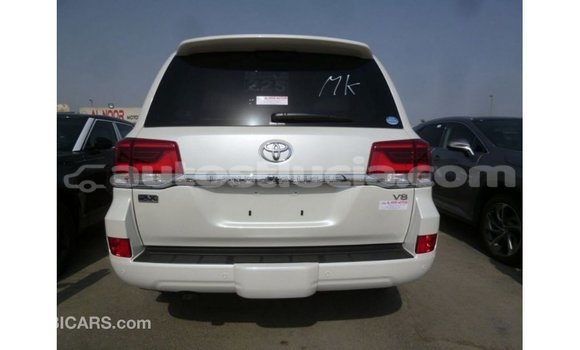 Buy Import Toyota Land Cruiser White Car in Import - Dubai in Anse-la-Raye Buy Import Toyota Land Cruiser White Car in Import - Dubai in Anse-la-Raye