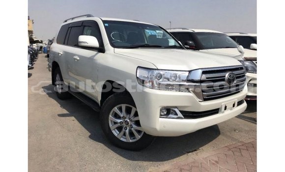 Acheter Import Voiture Toyota Land Cruiser Blanc à Import - Dubai, Anse-la-Raye Acheter Import Voiture Toyota Land Cruiser Blanc à Import - Dubai, Anse-la-Raye