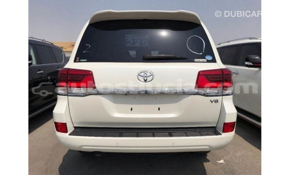 Acheter Import Voiture Toyota Land Cruiser Blanc à Import - Dubai, Anse-la-Raye Acheter Import Voiture Toyota Land Cruiser Blanc à Import - Dubai, Anse-la-Raye
