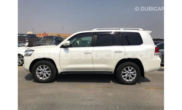 Acheter Import Voiture Toyota Land Cruiser Blanc à Import - Dubai, Anse-la-Raye Acheter Import Voiture Toyota Land Cruiser Blanc à Import - Dubai, Anse-la-Raye