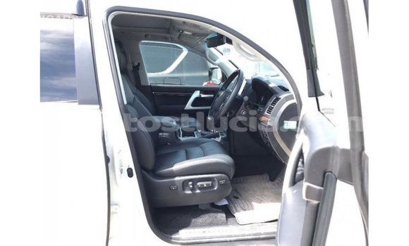 Buy Import Toyota Land Cruiser White Car in Import - Dubai in Anse-la-Raye Buy Import Toyota Land Cruiser White Car in Import - Dubai in Anse-la-Raye