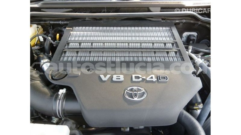 Big with watermark toyota land cruiser anse la raye import dubai 2171