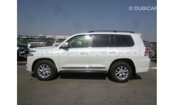 Buy Import Toyota Land Cruiser White Car in Import - Dubai in Anse-la-Raye Buy Import Toyota Land Cruiser White Car in Import - Dubai in Anse-la-Raye