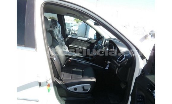 Acheter Import Voiture Mercedes-Benz 190 (W201) Blanc à Import - Dubai, Anse-la-Raye Acheter Import Voiture Mercedes-Benz 190 (W201) Blanc à Import - Dubai, Anse-la-Raye