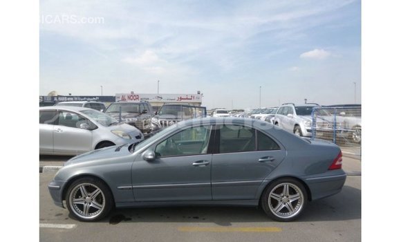 Buy Import Mercedes-Benz 190 (W201) Blue Car in Import - Dubai in Anse-la-Raye Buy Import Mercedes-Benz 190 (W201) Blue Car in Import - Dubai in Anse-la-Raye