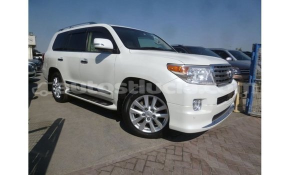Acheter Import Voiture Toyota Land Cruiser Blanc à Import - Dubai, Anse-la-Raye Acheter Import Voiture Toyota Land Cruiser Blanc à Import - Dubai, Anse-la-Raye