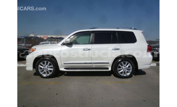 Acheter Import Voiture Toyota Land Cruiser Blanc à Import - Dubai, Anse-la-Raye Acheter Import Voiture Toyota Land Cruiser Blanc à Import - Dubai, Anse-la-Raye