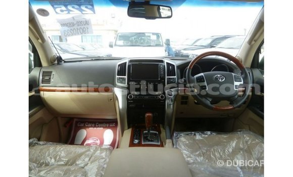 Acheter Import Voiture Toyota Land Cruiser Blanc à Import - Dubai, Anse-la-Raye Acheter Import Voiture Toyota Land Cruiser Blanc à Import - Dubai, Anse-la-Raye