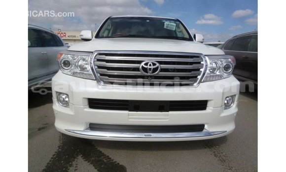 Acheter Import Voiture Toyota Land Cruiser Blanc à Import - Dubai, Anse-la-Raye Acheter Import Voiture Toyota Land Cruiser Blanc à Import - Dubai, Anse-la-Raye