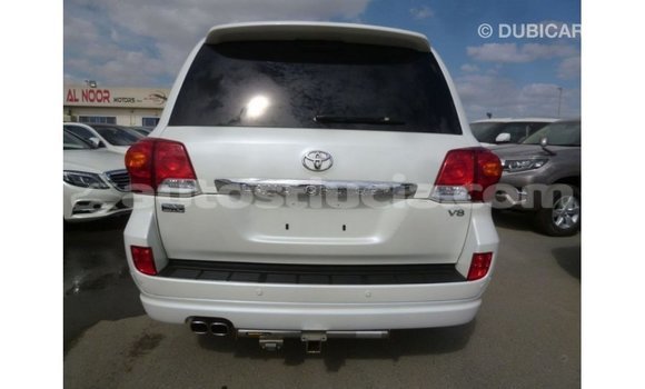 Acheter Import Voiture Toyota Land Cruiser Blanc à Import - Dubai, Anse-la-Raye Acheter Import Voiture Toyota Land Cruiser Blanc à Import - Dubai, Anse-la-Raye