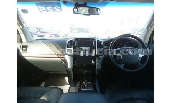 Buy Import Toyota Land Cruiser White Car in Import - Dubai in Anse-la-Raye Buy Import Toyota Land Cruiser White Car in Import - Dubai in Anse-la-Raye