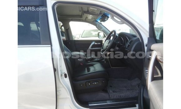Buy Import Toyota Land Cruiser White Car in Import - Dubai in Anse-la-Raye Buy Import Toyota Land Cruiser White Car in Import - Dubai in Anse-la-Raye