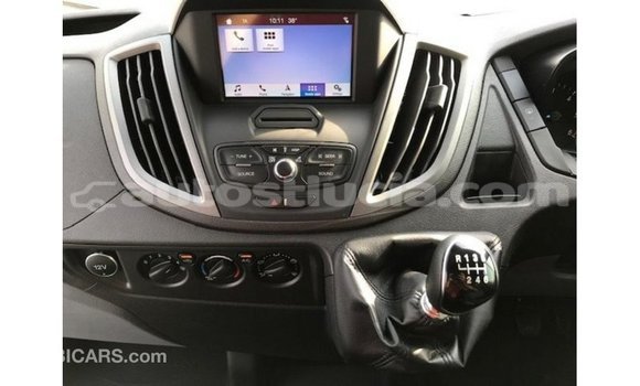 Acheter Import Voiture Ford Club Wagon Blanc à Import - Dubai, Anse-la-Raye Acheter Import Voiture Ford Club Wagon Blanc à Import - Dubai, Anse-la-Raye